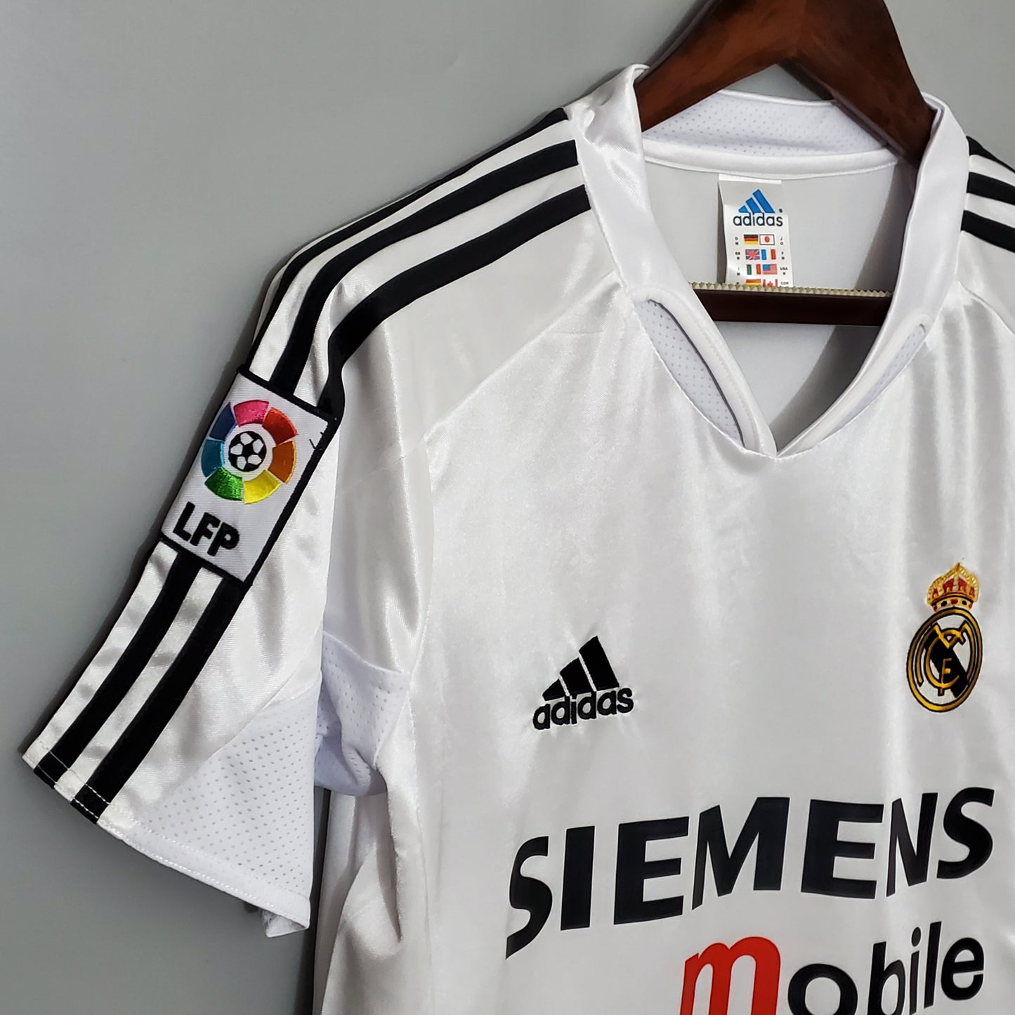 Real Madrid Retro 2004/2005 Home Jersey