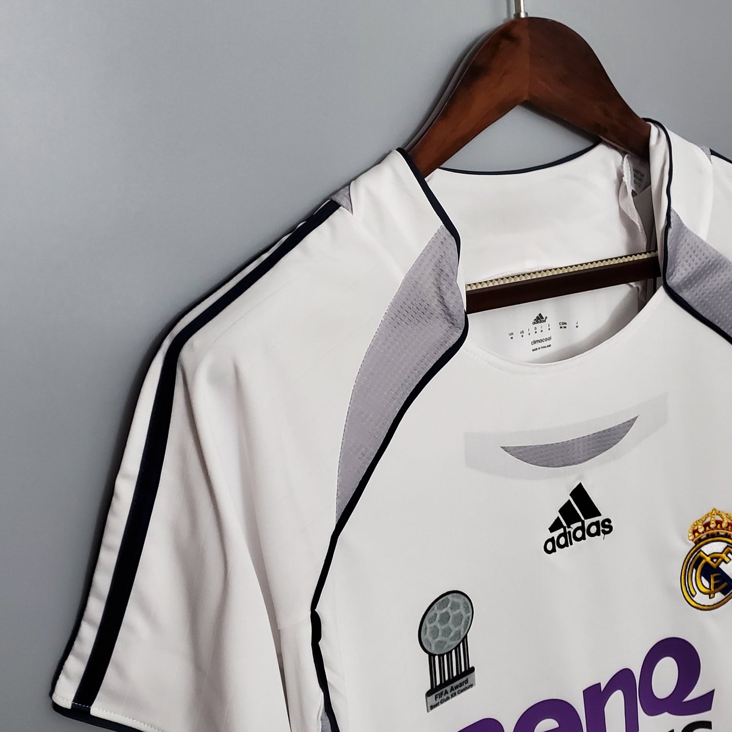 Real Madrid Retro 2006/2007 Home Jersey