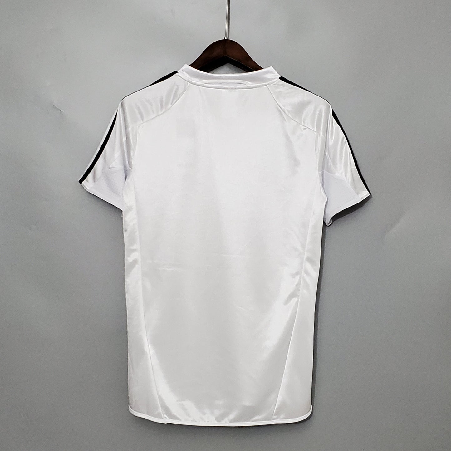Real Madrid Retro 2004/2005 Home Jersey