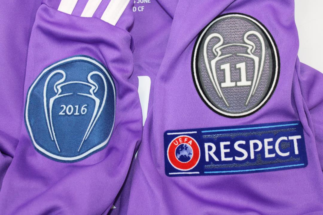 Real Madrid Retro 2016/2017 Away Jersey