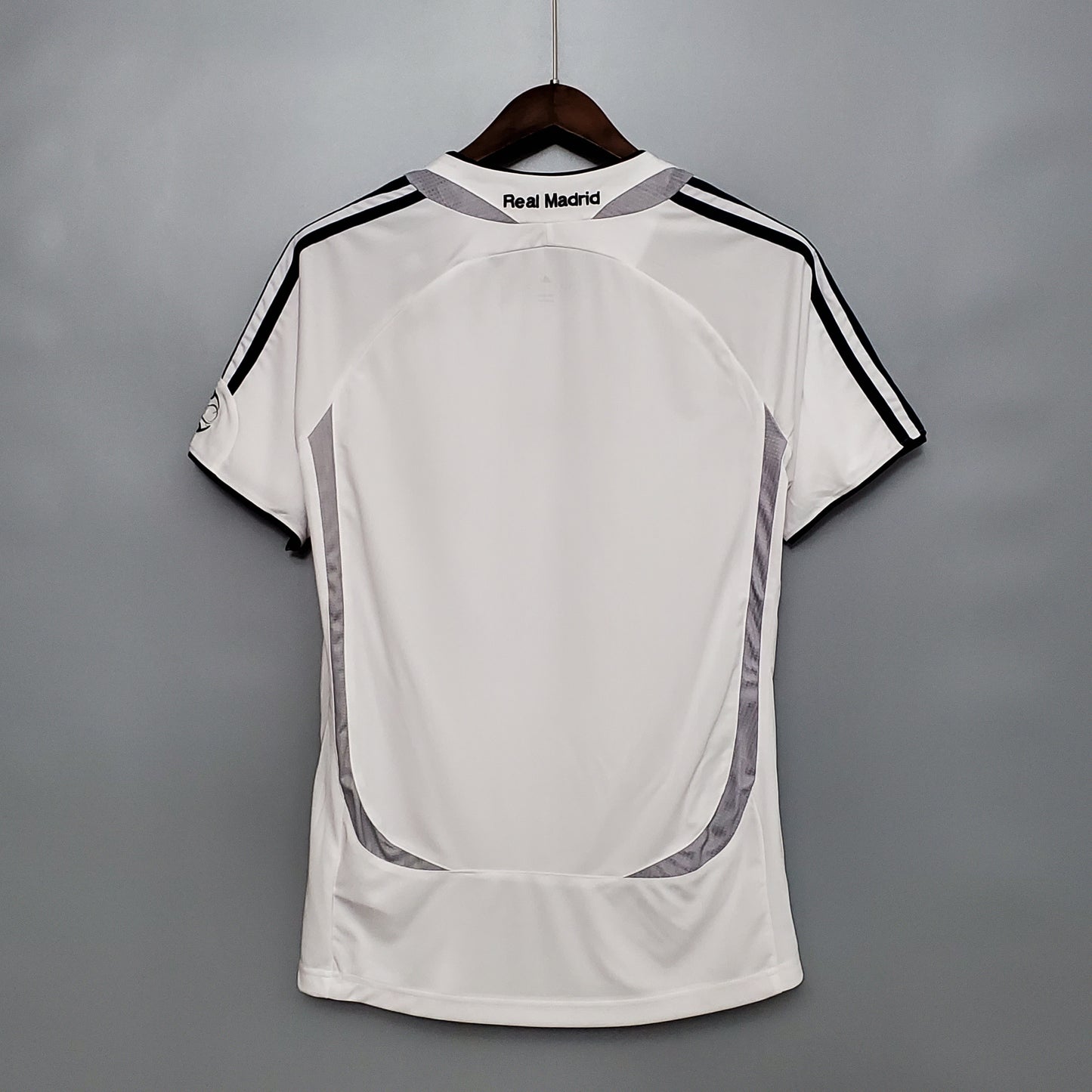 Real Madrid Retro 2006/2007 Home Jersey