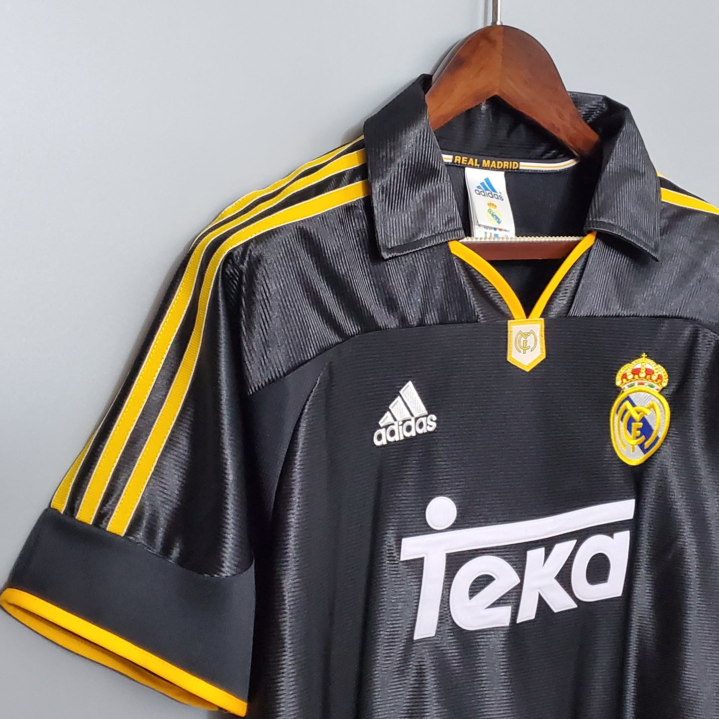 Real Madrid Retro 1999/2000 Away Jersey